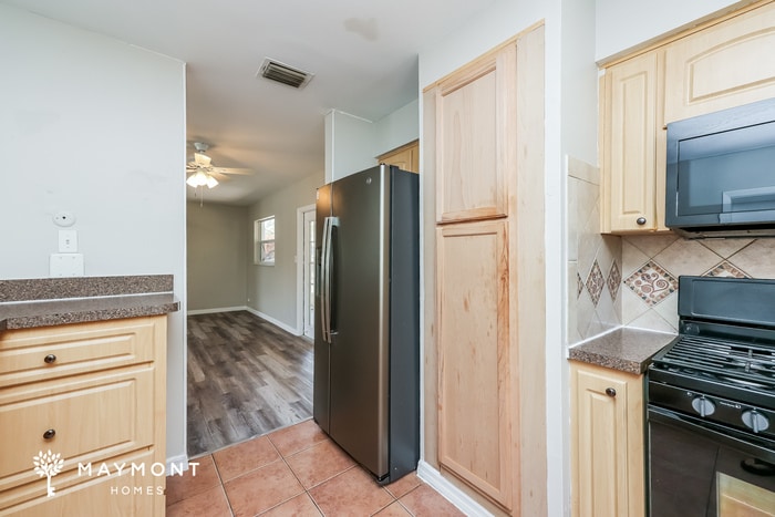 Building Photo - 1208 W Camellia Dr