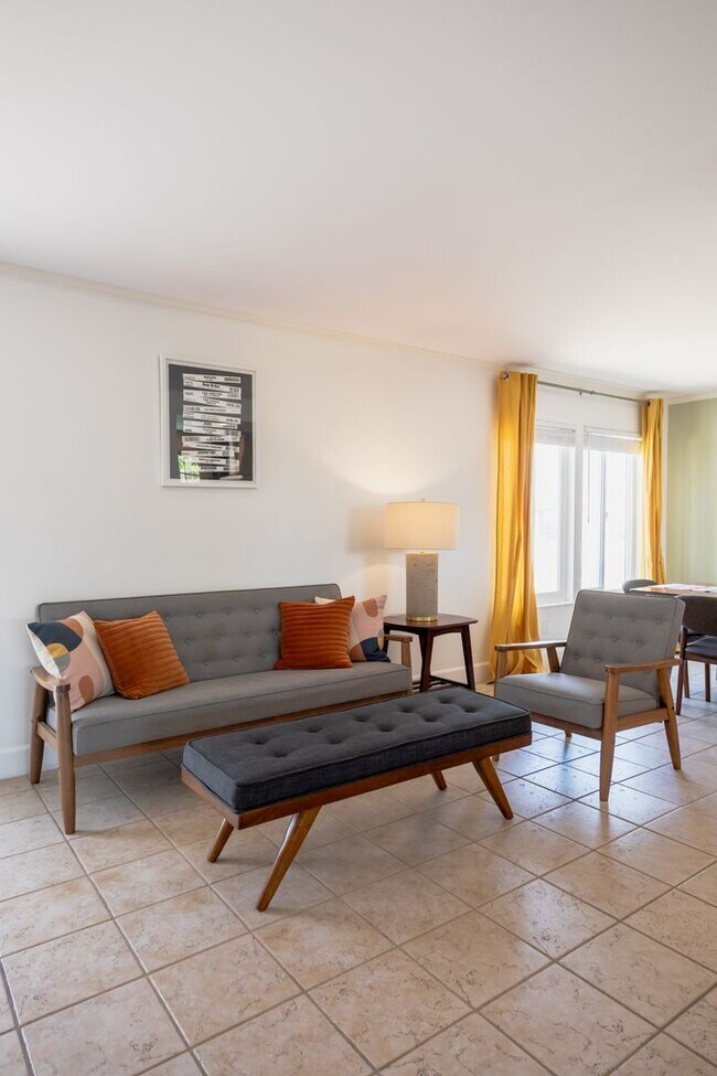 Building Photo - Family-Friendly Oasis in North Palm Springs