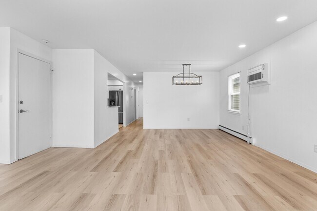 Building Photo - 64 Isabella Ave