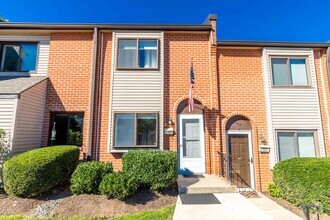 Building Photo - Updated 2 Bedroom 1.5 Bath in Goshen Valley!