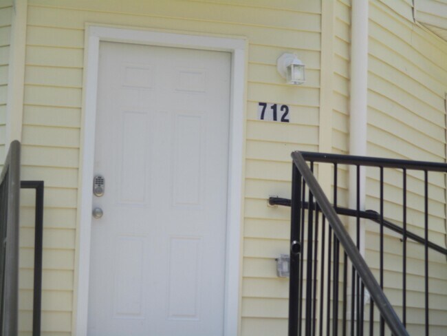 Primary Photo - 712 Winston Ave