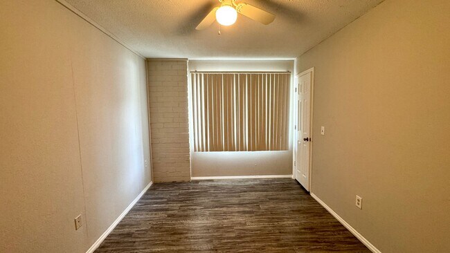 Building Photo - 1700 SW 16th Ct