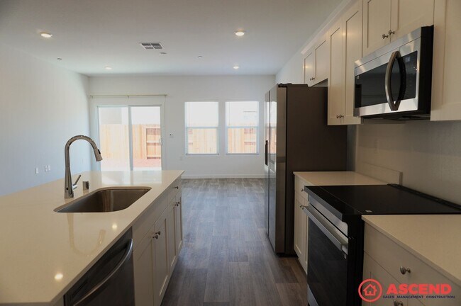 Building Photo - 8206 Wandesford Dr