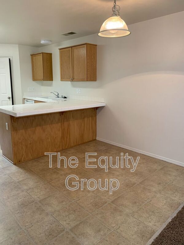 Building Photo - 4233 W Walnut Ave