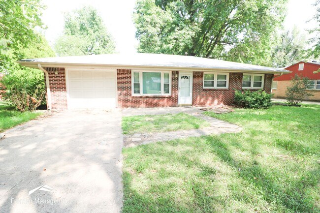 Building Photo - HUGE Backyard in a Great Neighborhood!