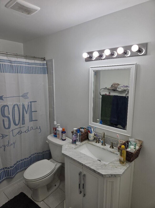 Building Photo - 4916 Sheridan St