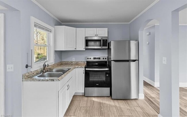 Building Photo - 1101 Hickory Ave