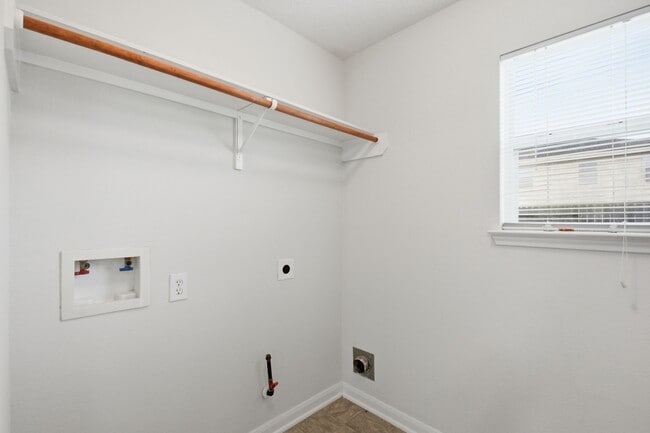 Building Photo - 3023 Legends York Dr