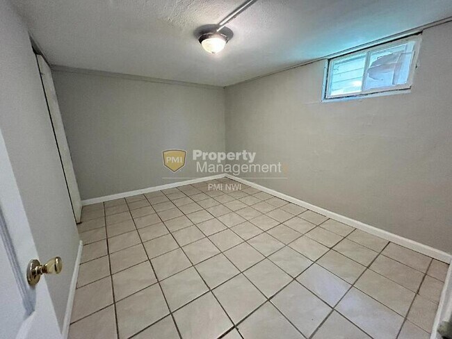 Building Photo - 754 Durbin St