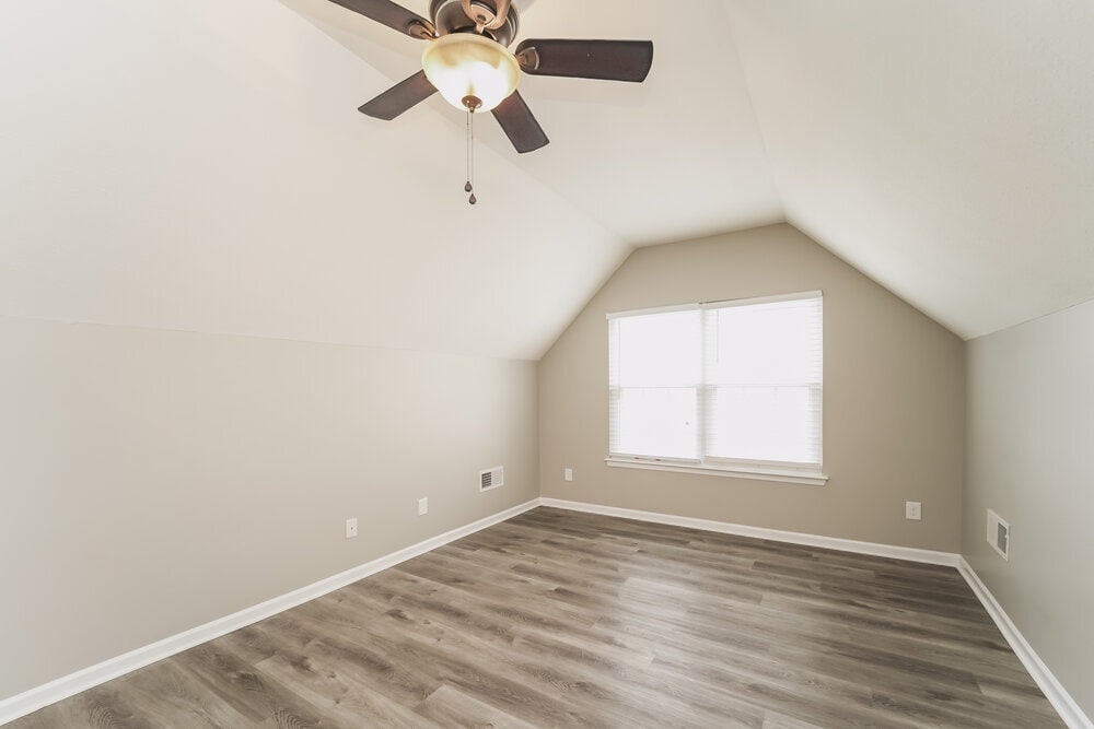 Building Photo - 8236 Rolling Meadows Ln