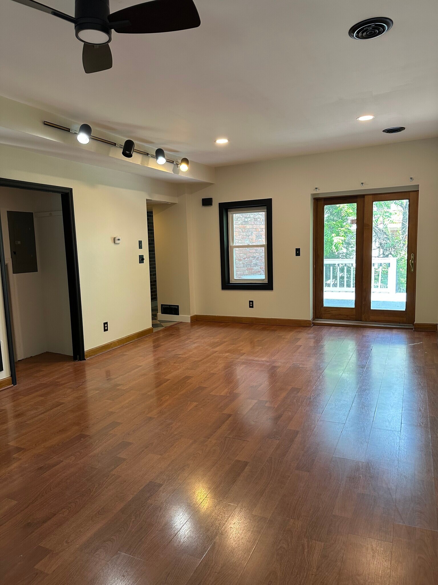 Building Photo - 327 Hudson Ave