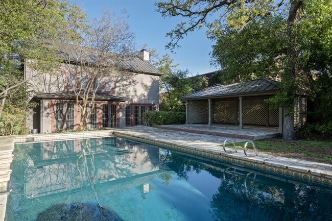 Building Photo - 1301 Kent Ln