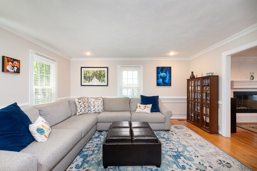 Building Photo - 338 W Olney Rd