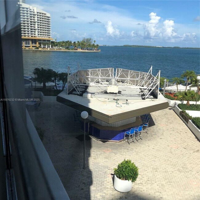 Building Photo - 905 Brickell Bay Dr