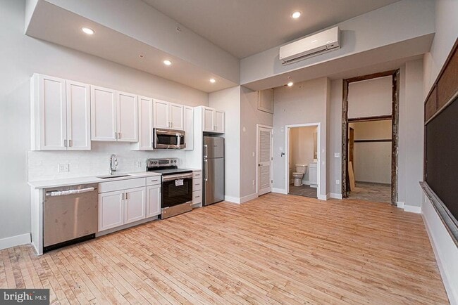 Building Photo - 1300 S 19th St