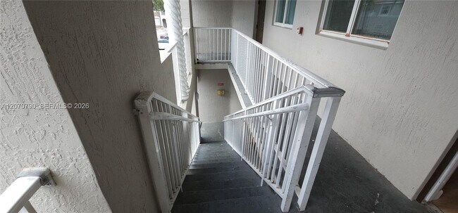 Building Photo - 1662 SE 27th Dr