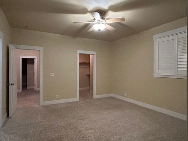 Building Photo - 2610 E 20th St