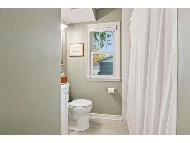 Building Photo - 3040 Hampshire Ave S