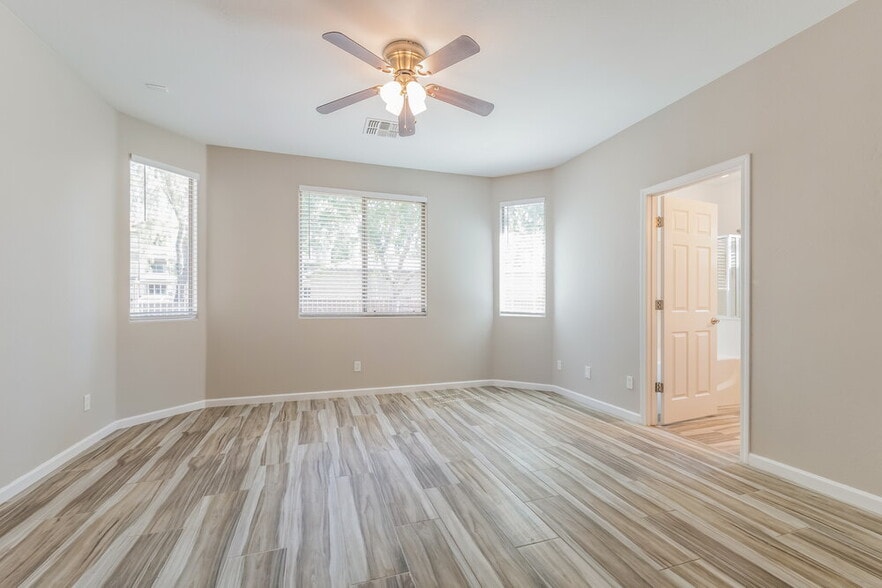 Building Photo - 3049 S Sailors Way