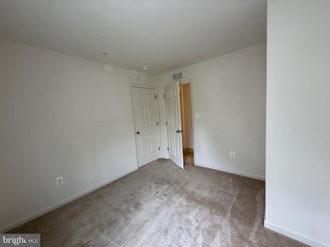 Building Photo - 10215 Daventry Dr