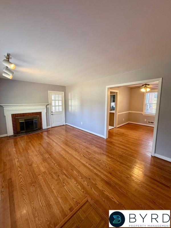 Building Photo - 9023 Farmington Dr