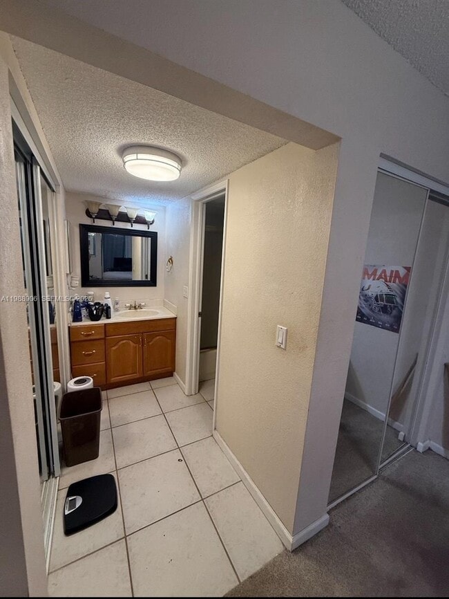 Building Photo - 9441 Live Oak Pl