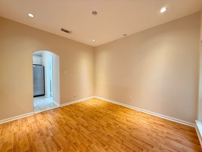Building Photo - Gorgeous One Story Home in Sugar Land, TX