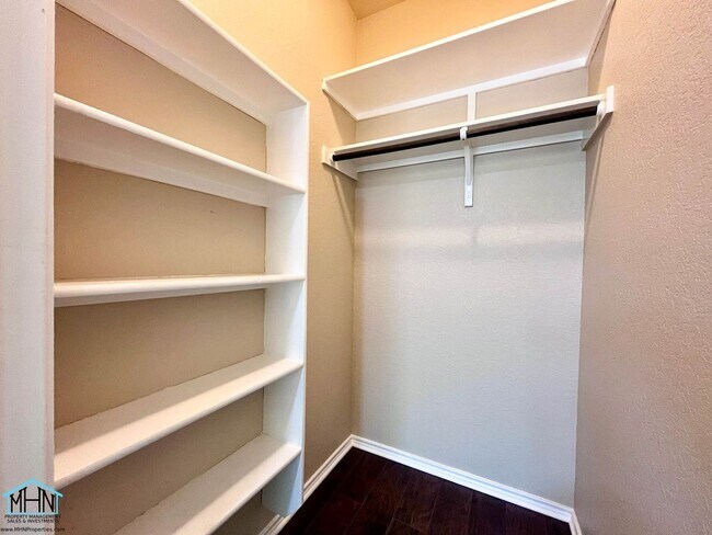 Building Photo - A Stunning 5-Bedroom, 3.5-Bathroom Home in the Heart of San Antonio, Texas!