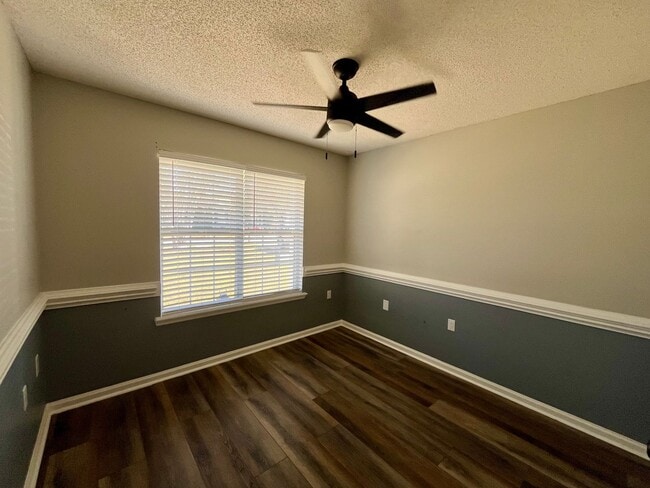 Building Photo - 4133 Hamilton Cir