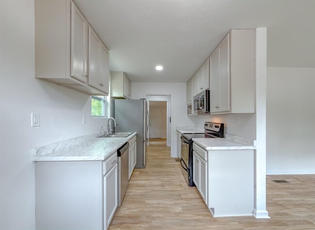 Building Photo - 1751 Pepper Dr