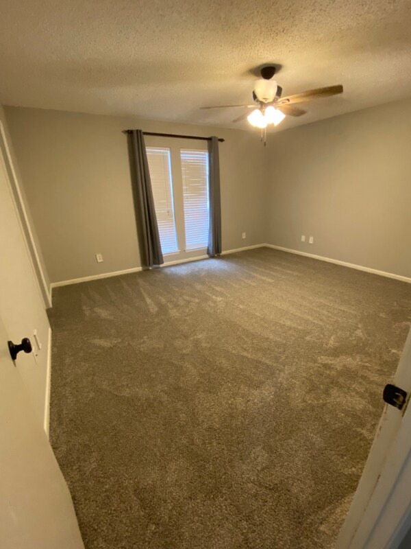 Building Photo - 3320 Lockhaven Dr