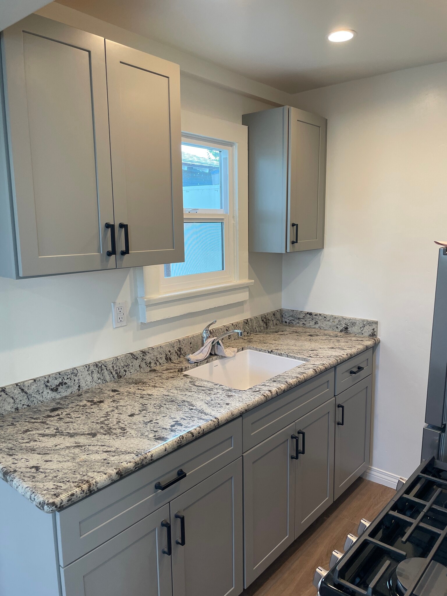granite counter tops - 287 W Mission Ave
