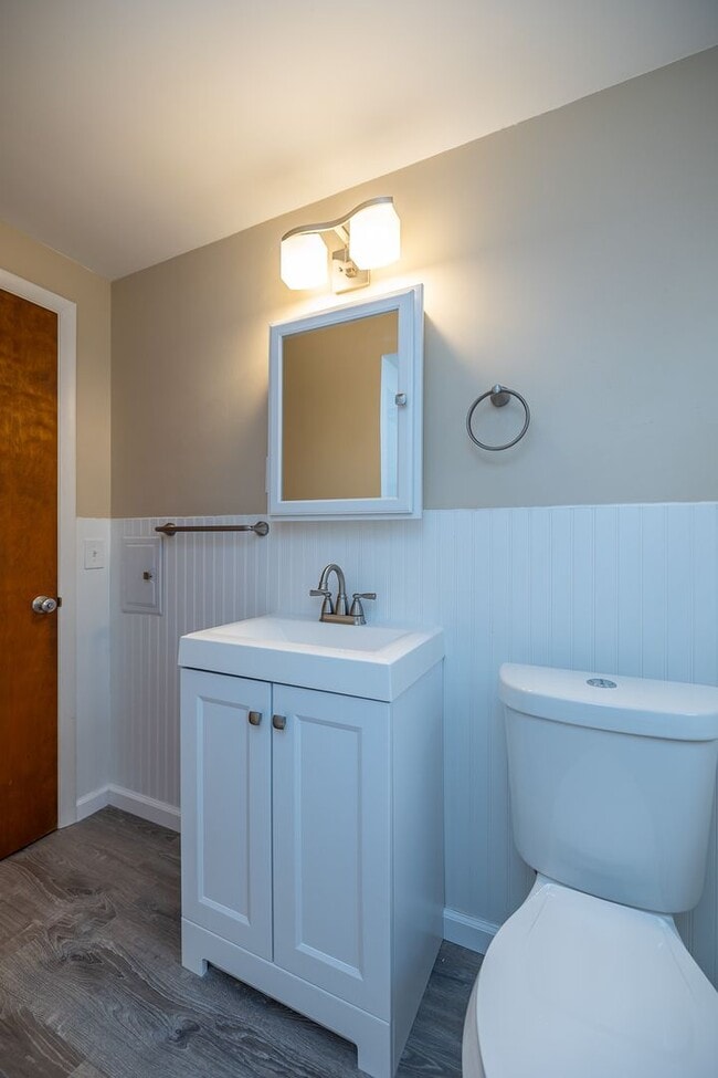 Building Photo - Newly Renovated - Spacious 4 Bedroom - 2 B...