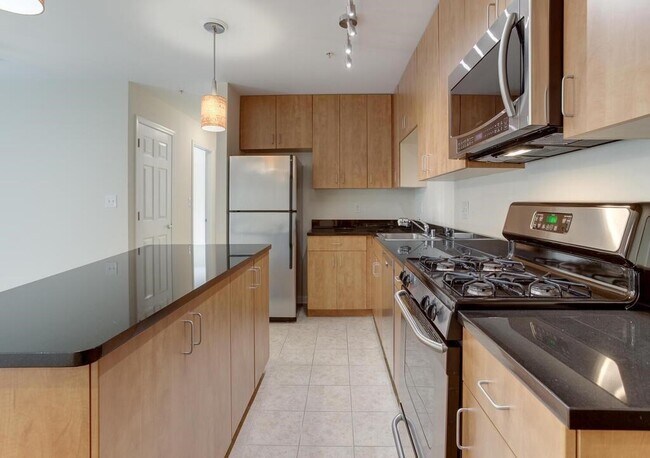 Island perfect for entertaining - 1101 Primrose Ct