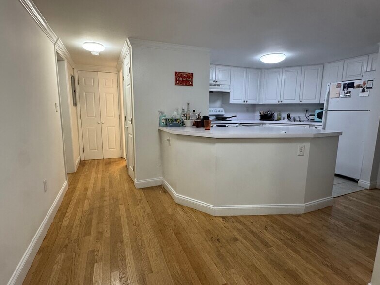 Building Photo - 1533 Beacon St