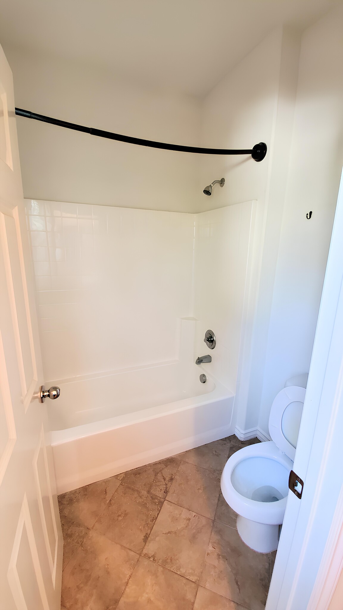 Full Bathroom (Shared, Upstairs) - 4317 Palazzo Ln