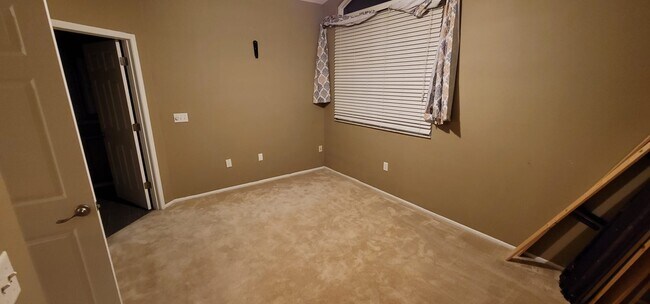 Building Photo - 1324 Franford Dr