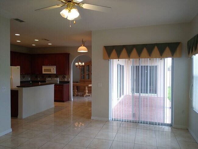 Building Photo - Single Family Home in Poinciana