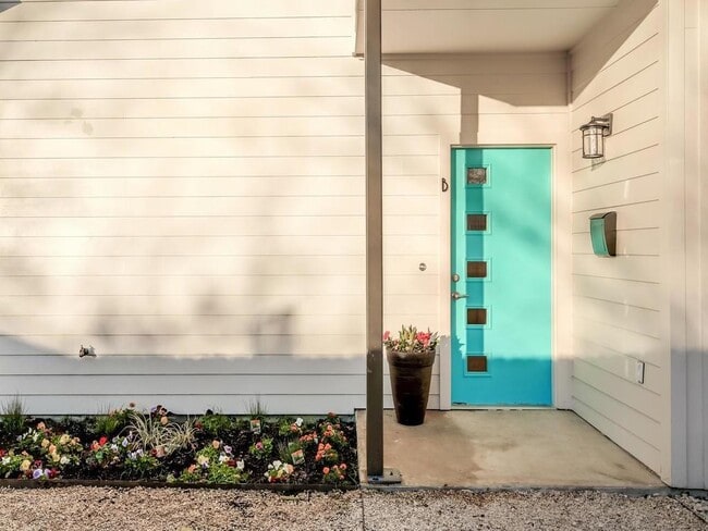 Building Photo - 5600 William Holland Ave