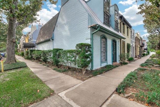 Building Photo - 811 Lovett Blvd