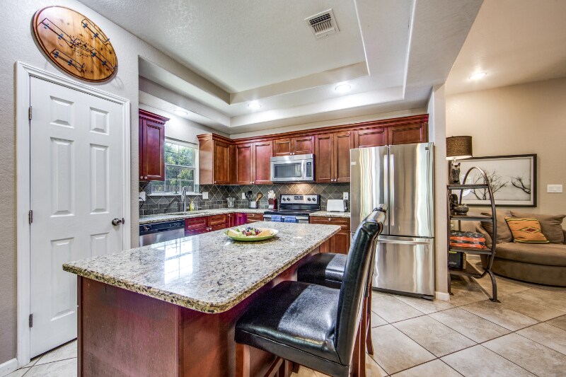Building Photo - 9035 Wellesley Manor Dr