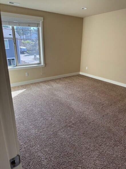 Building Photo - 15324 50th Pl W