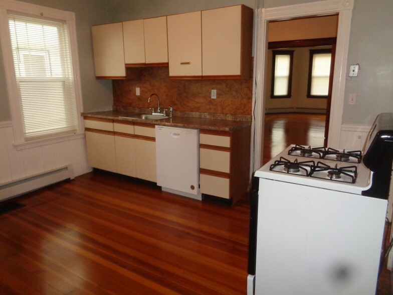 Building Photo - 61 Grove St