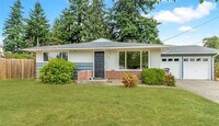 Building Photo - Beautiful 3 Bedroom Home on Spacious Lot in Federal Way