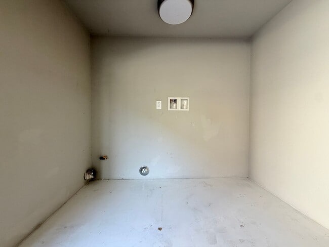 Building Photo - Spacious 4-Bedroom Home for Lease in Prime Covina Location