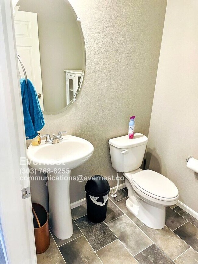 Building Photo - Spacious 4-Bedroom Home with Modern Comfor...