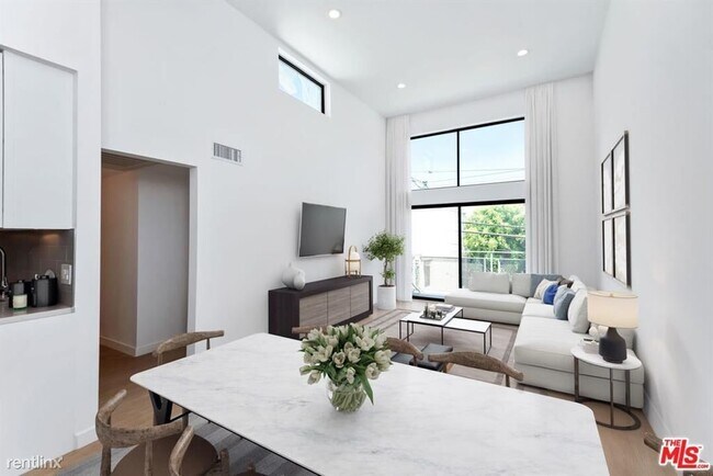Building Photo - 2 br, 2 bath House - 1546 S Bundy Dr Apt 202