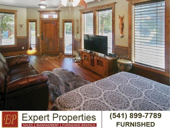 Building Photo - Safari Suite: Cozy, Downtown Jacksonville, First Floor $300 Utility Fee