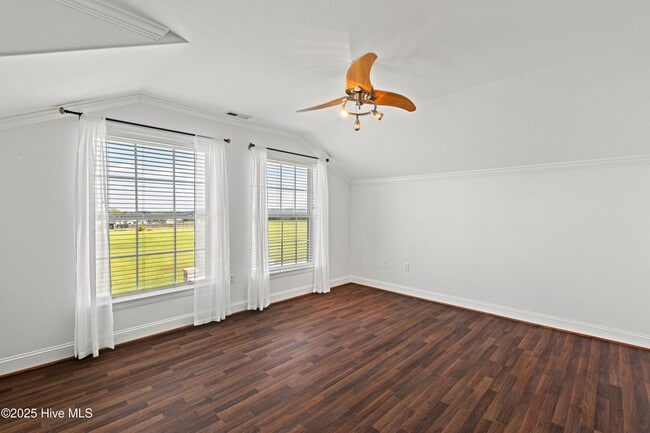 Building Photo - 112 Cherry Grove Dr