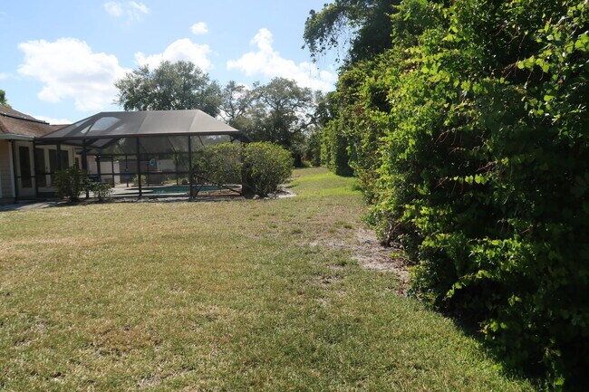 Building Photo - 1087 NE Quinn Pl